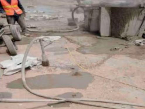 东西湖水泥混凝土路面板底注浆技术 路面脱空注浆整治方案