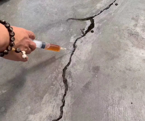 东西湖混凝土裂缝修补技术详解​